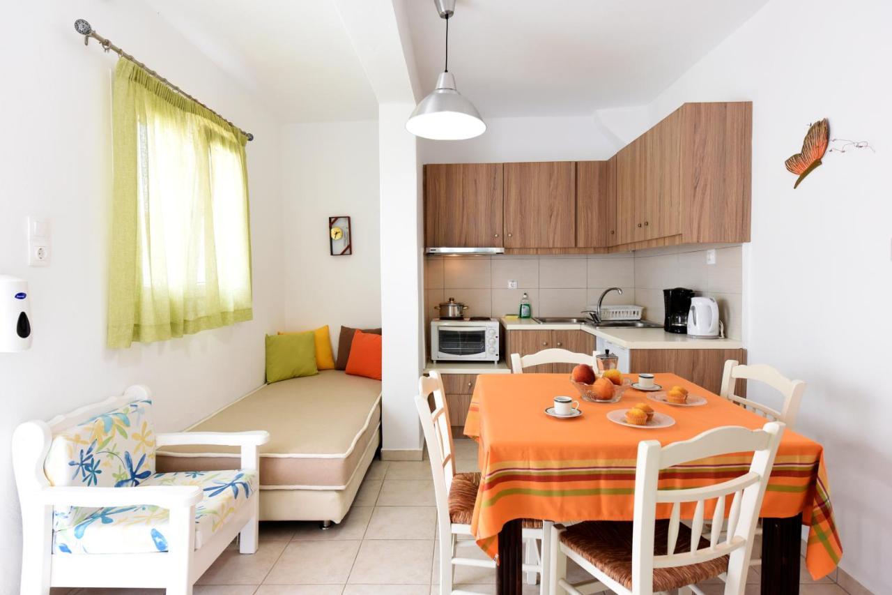 Tsakanos Apartments Adamantas  Exterior photo